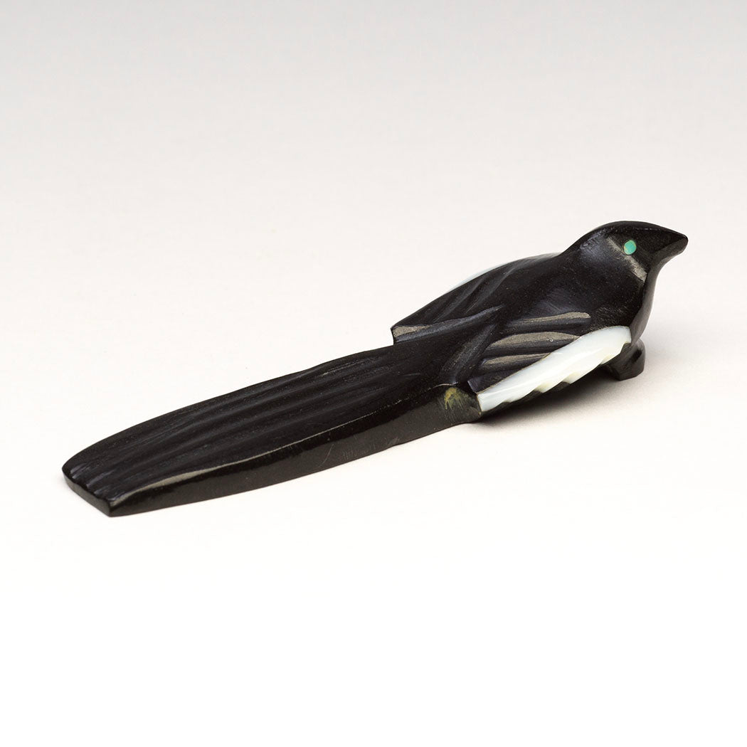 Striking Magpie