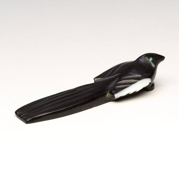 Striking Magpie