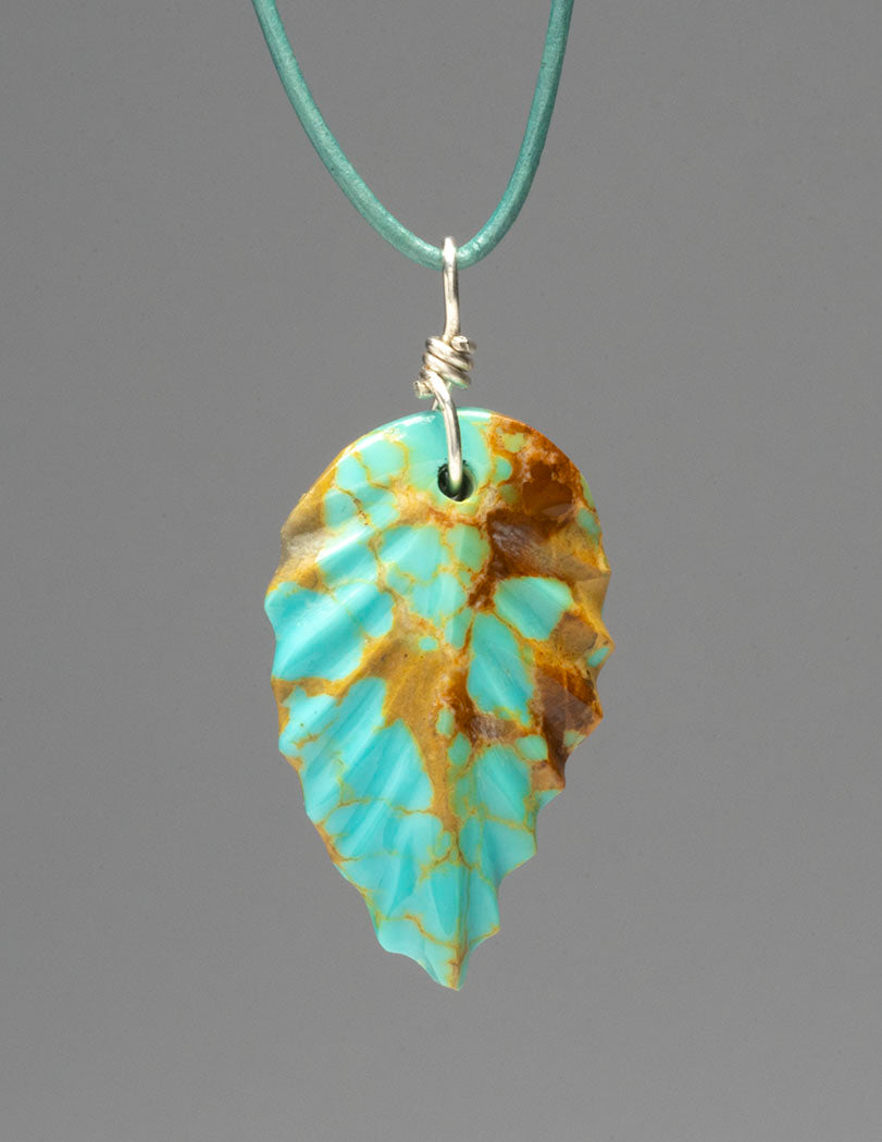 Simple Beauty Leaf Pendant