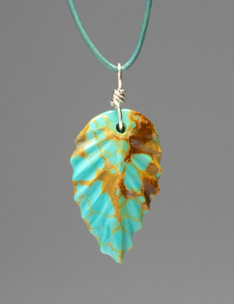 Simple Beauty Leaf Pendant